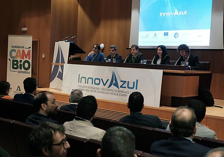 Fotos: Así ha sido el primer día del II Encuentro Internacional de Conocimiento y Economía Azu