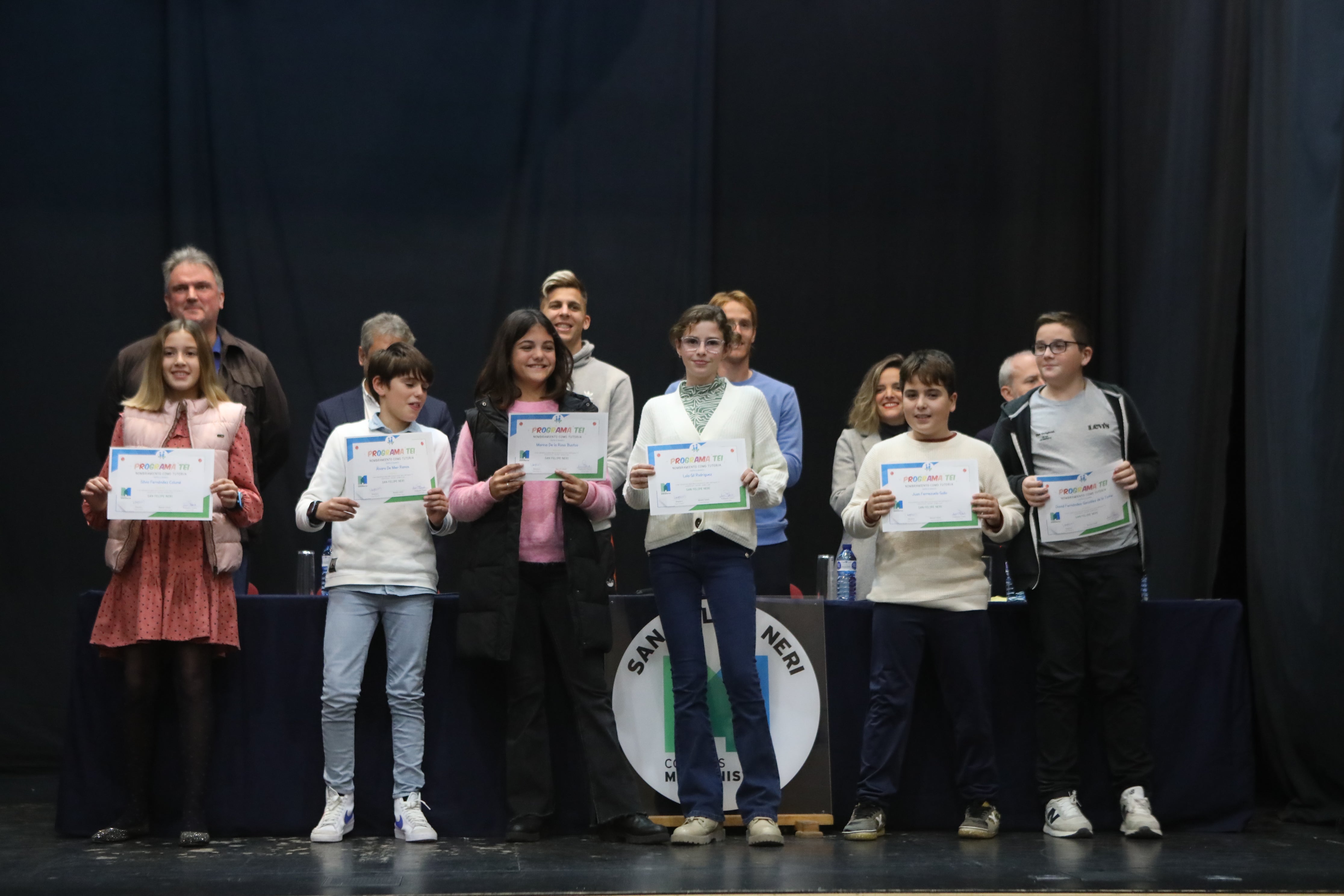 Fotos: Entrega de diplomas del programa TEI a los alumnos de San Felipe Neri