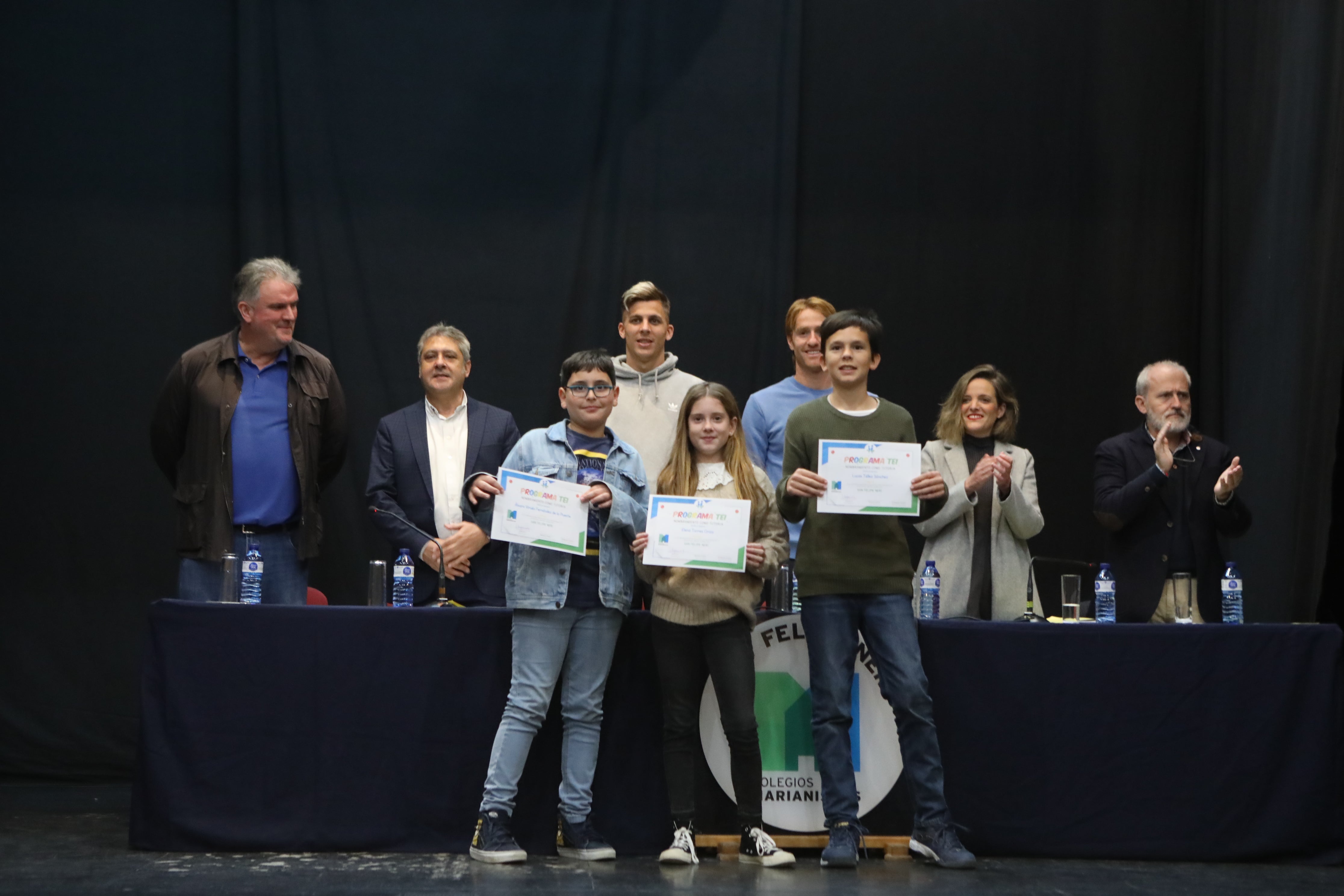 Fotos: Entrega de diplomas del programa TEI a los alumnos de San Felipe Neri