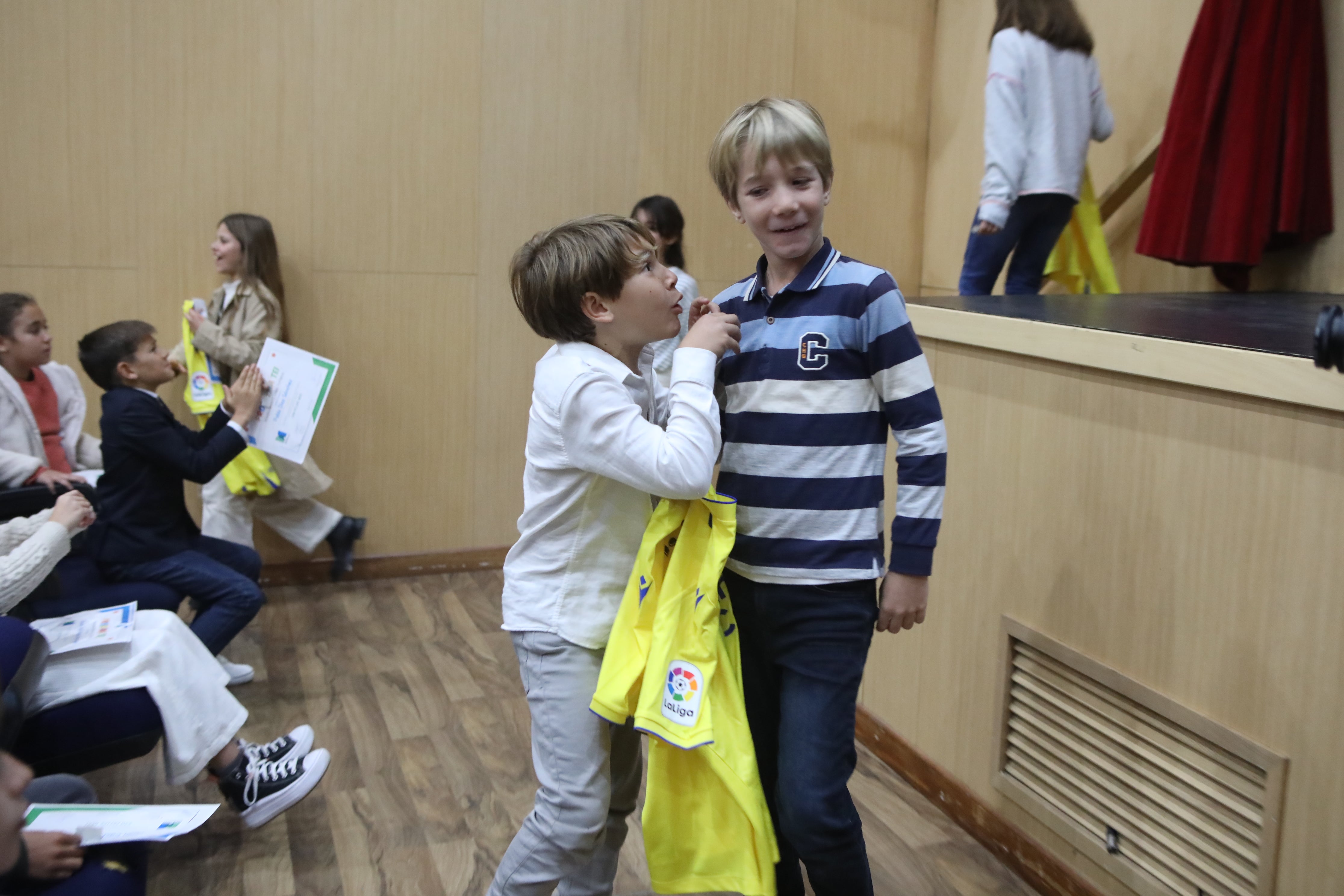 Fotos: Entrega de diplomas del programa TEI a los alumnos de San Felipe Neri