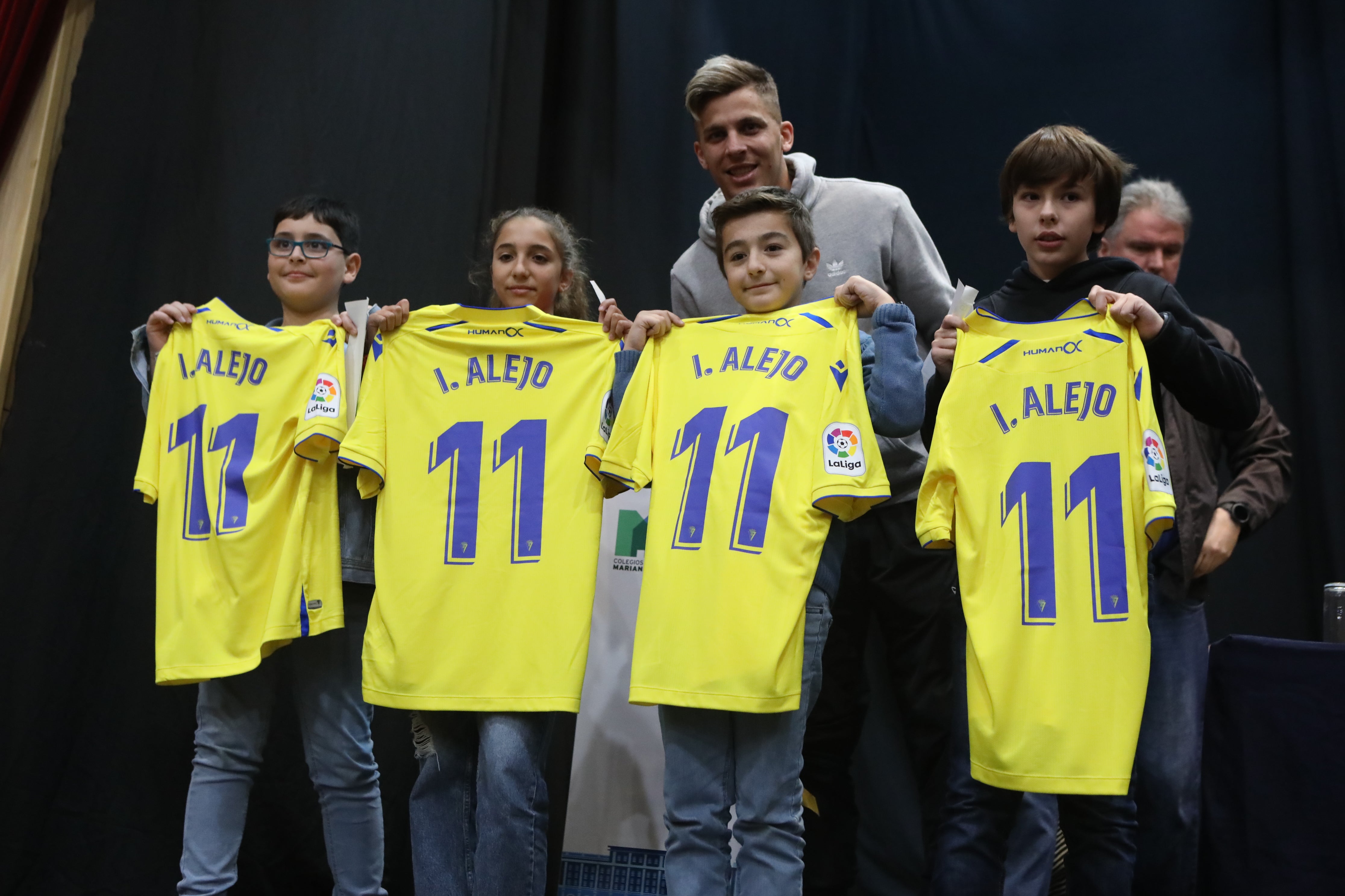 Fotos: Entrega de diplomas del programa TEI a los alumnos de San Felipe Neri