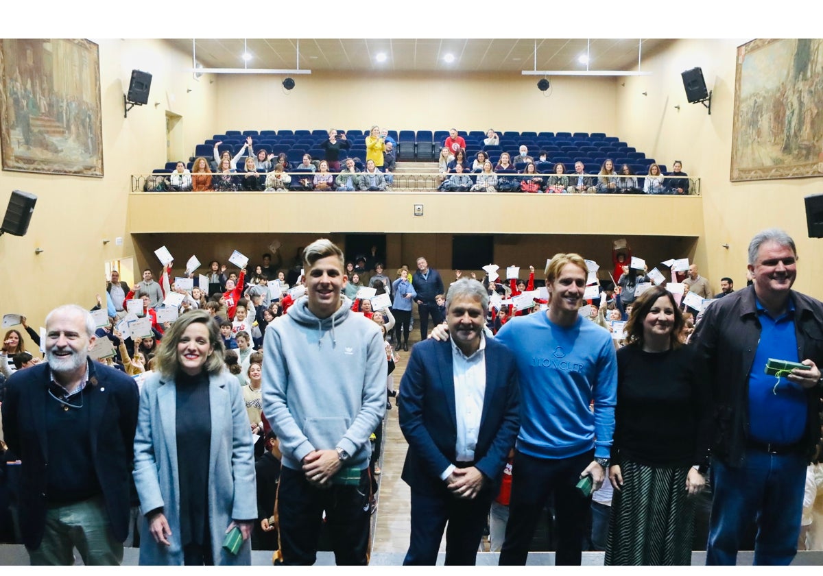 Entrega de premios a los alumnos de quinto y sexto de primaria del Colegio San Felipe.