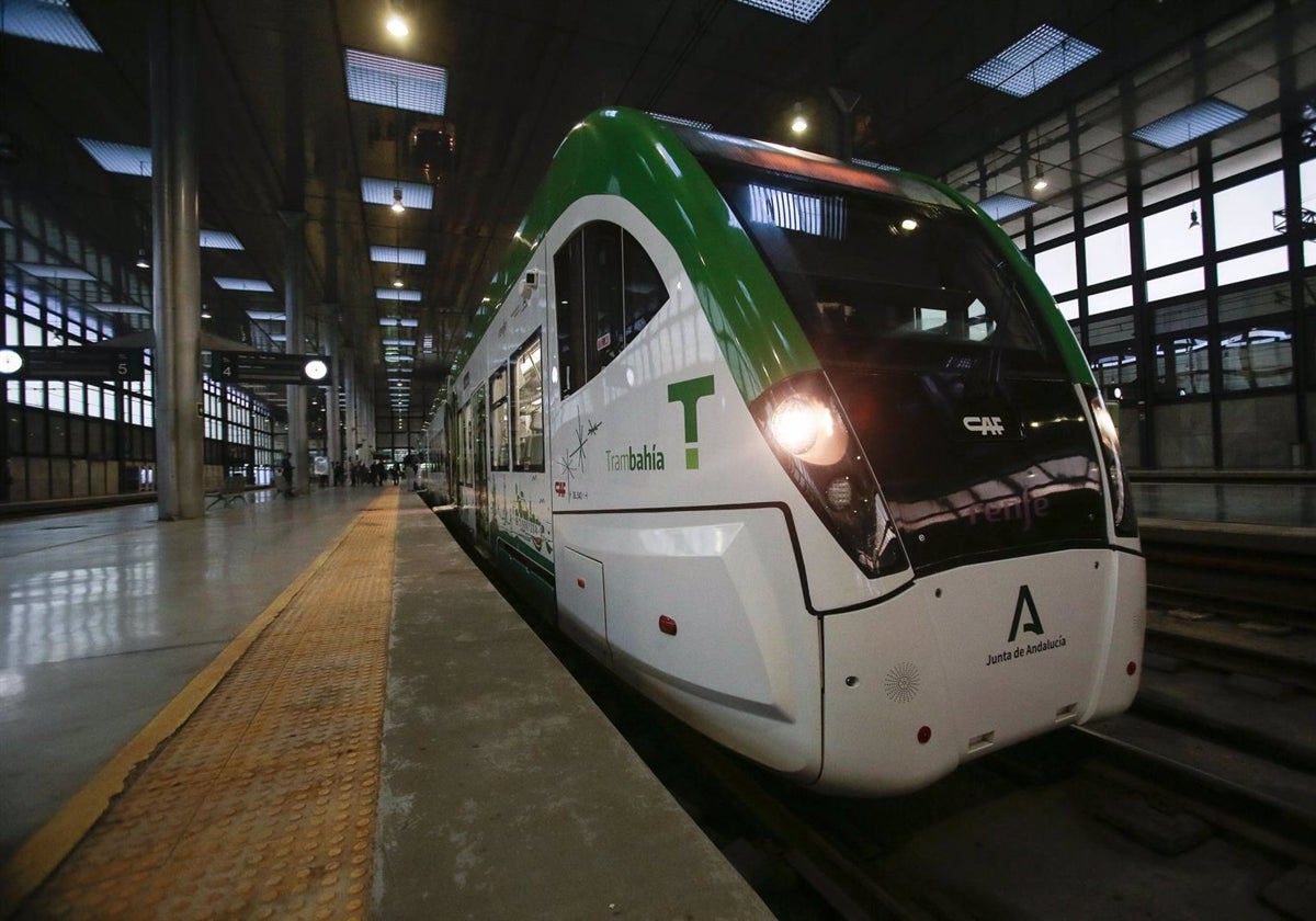 Trambahía: El Tranvía de Cádiz adapta este viernes sus horarios al evento del alumbrado navideño en San Fernando