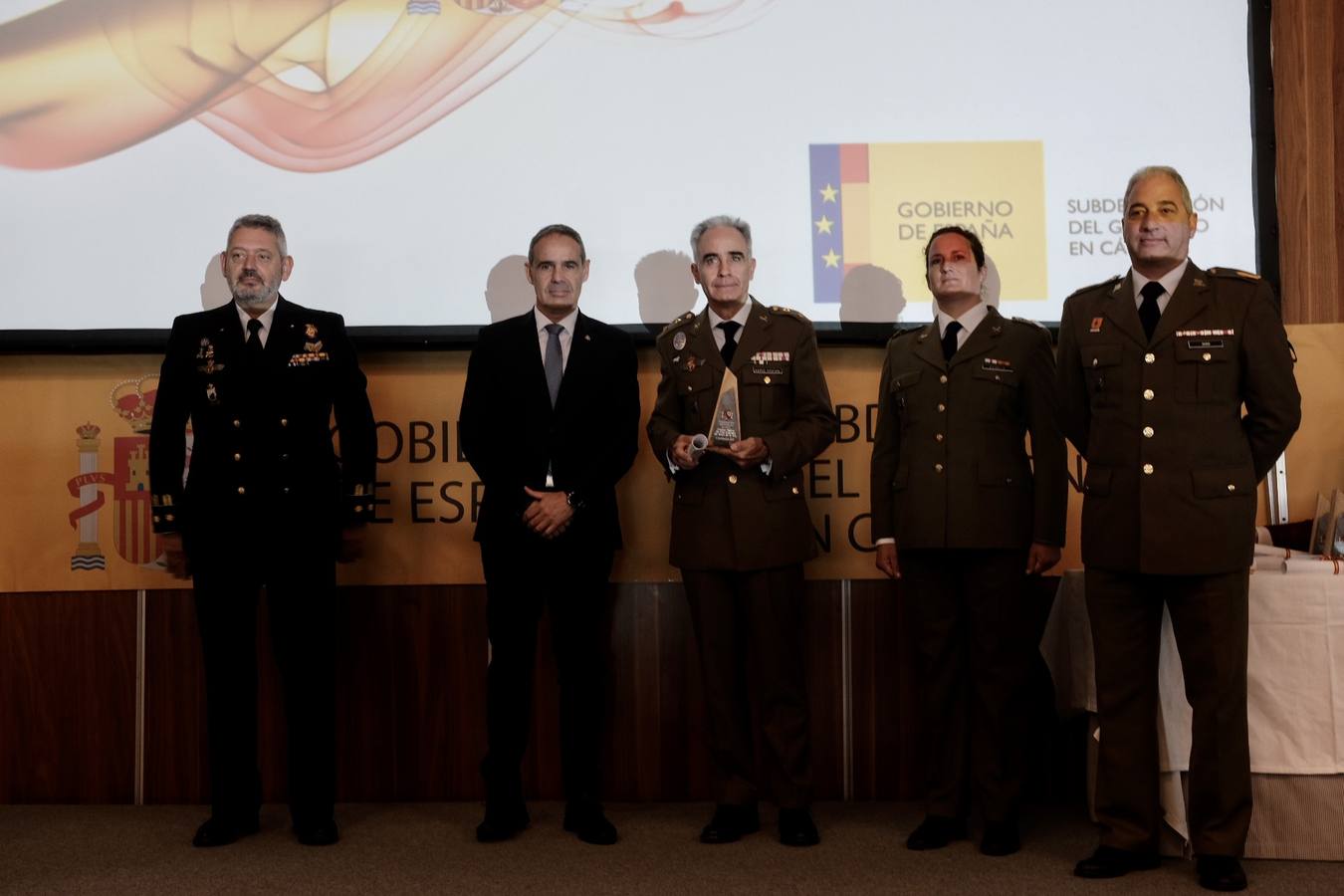Fotos: Homenaje a destacados gaditanos en el 44 aniversario de la Constitución