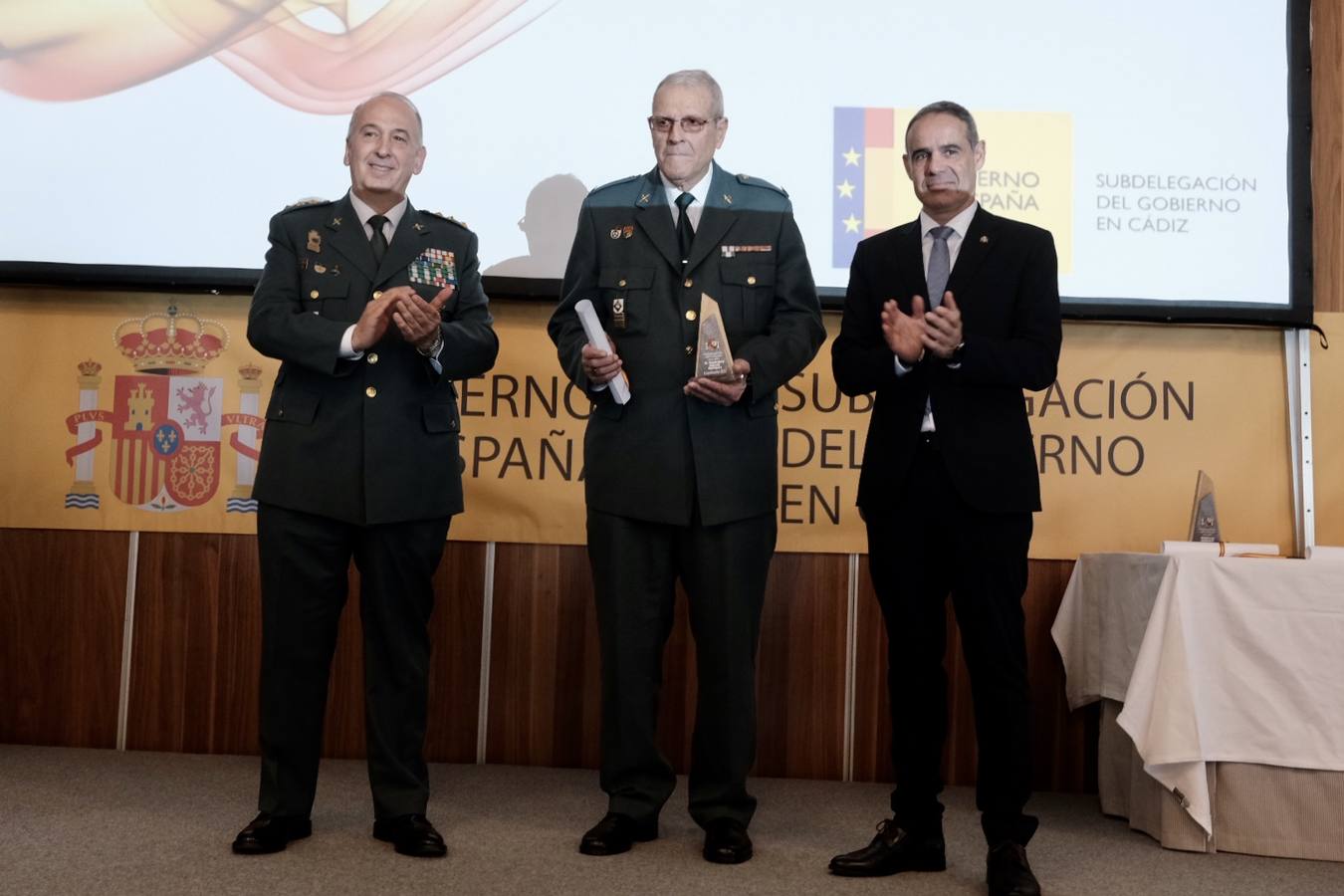 Fotos: Homenaje a destacados gaditanos en el 44 aniversario de la Constitución