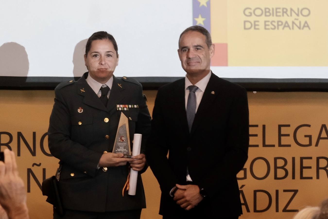 Fotos: Homenaje a destacados gaditanos en el 44 aniversario de la Constitución