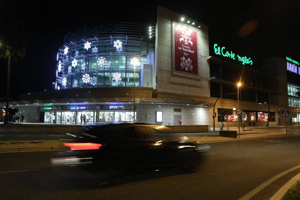 Fotos: El Corte Inglés de Cádiz enciende sus luces navideñas