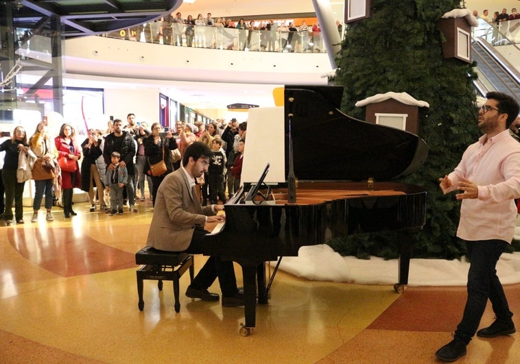 Area Sur da la bienvenida a la Navidad con un flashmob