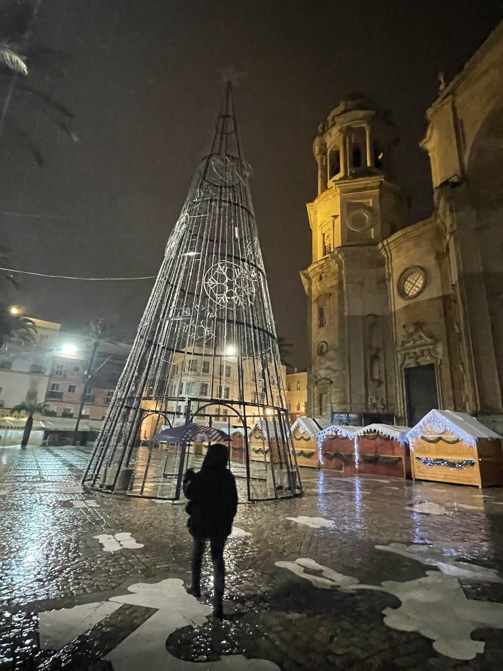 Fotos: El alumbrado navideño de Cádiz se queda a medias