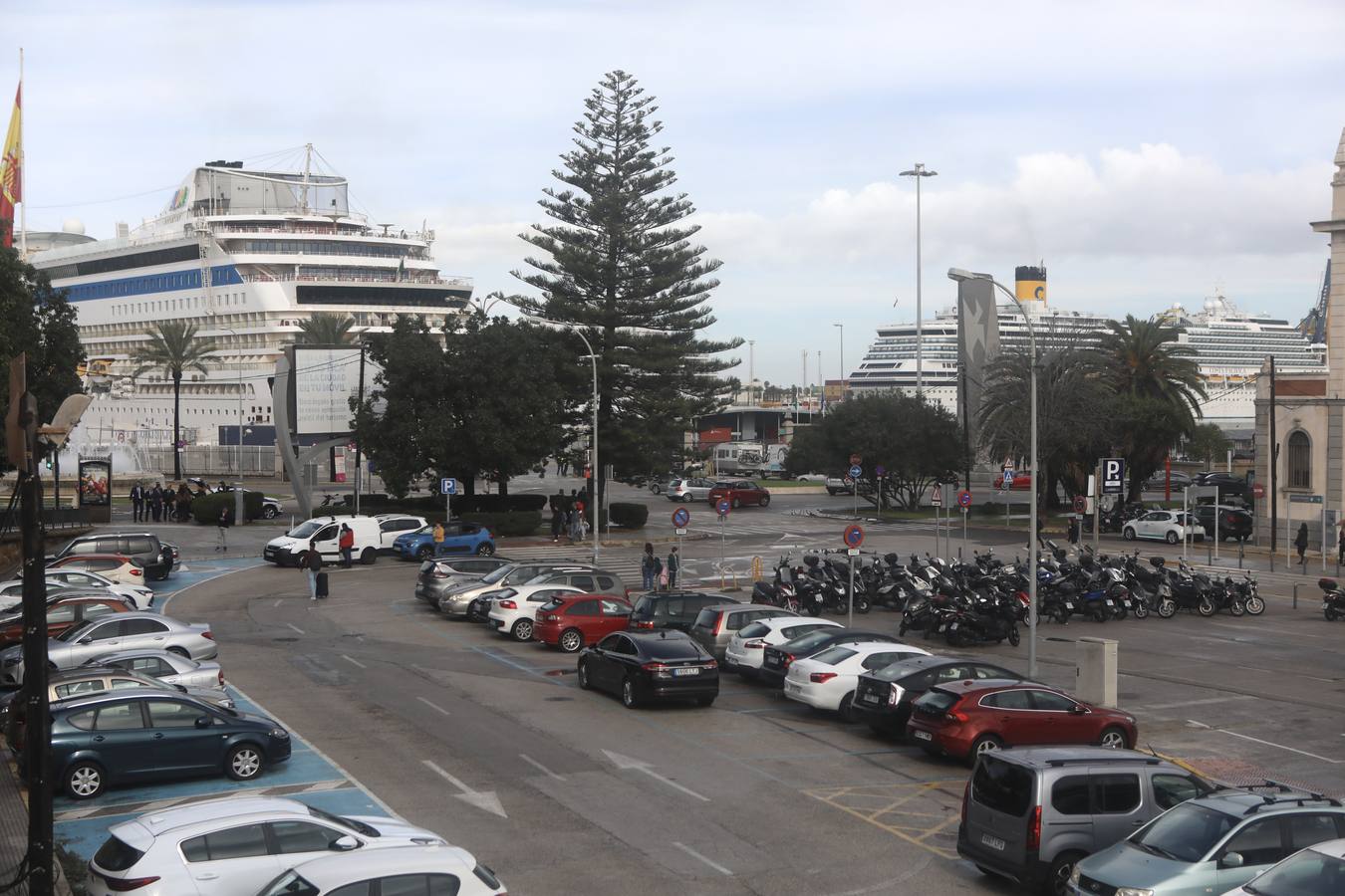 Fotos: Más de 11.000 personas llegan a Cádiz en este Día de la Constitución