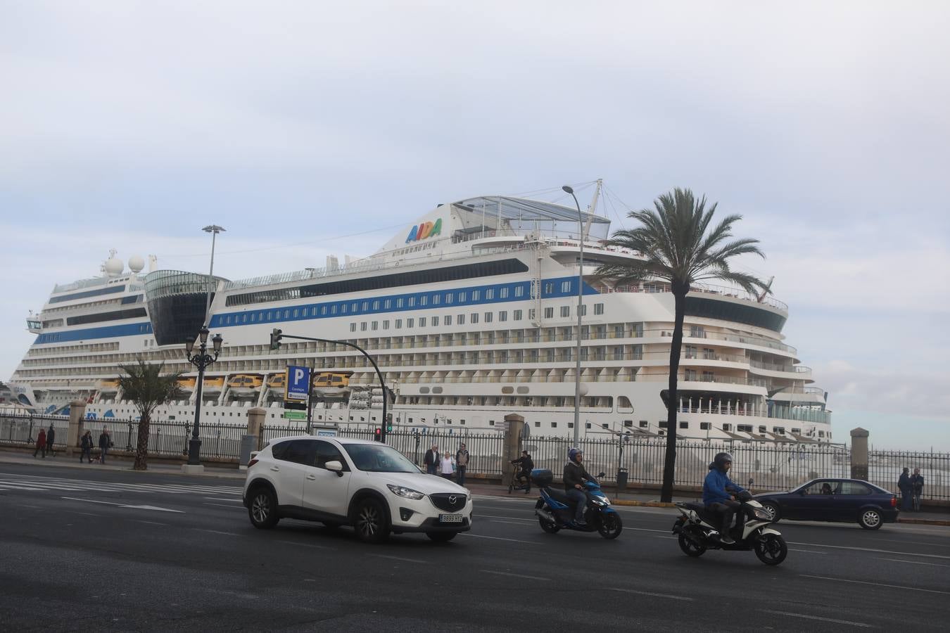 Fotos: Más de 11.000 personas llegan a Cádiz en este Día de la Constitución