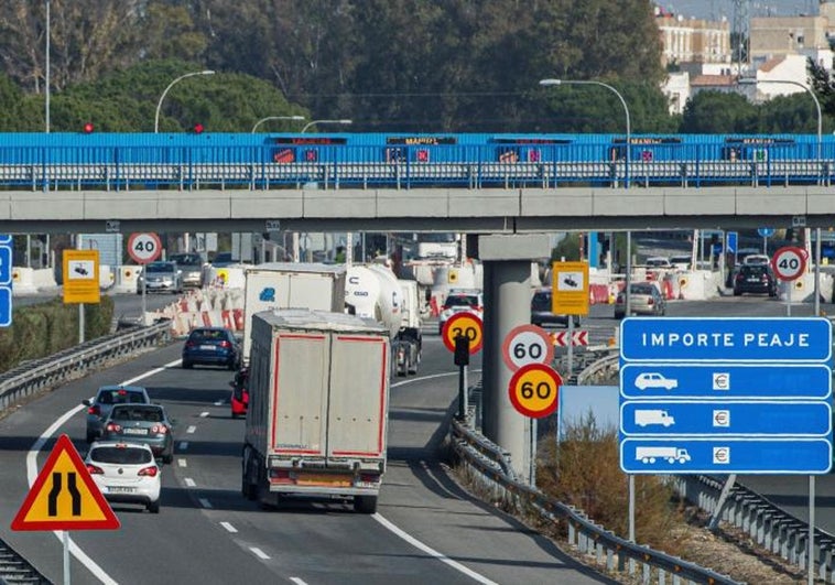 Piden aumentar la capacidad de vehículos en la autopista Cádiz-Sevilla