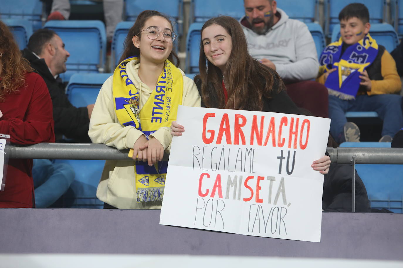 Fotos: Búscate en el partido Cádiz - Manchester United