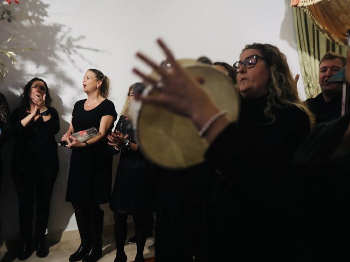 Fotos: El obispo inaugura el belén de Cajasol, símbolo de la Navidad en Cádiz capital