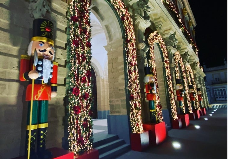 Vídeo:  San Fernando brilla con una decoración de cuento de Navidad