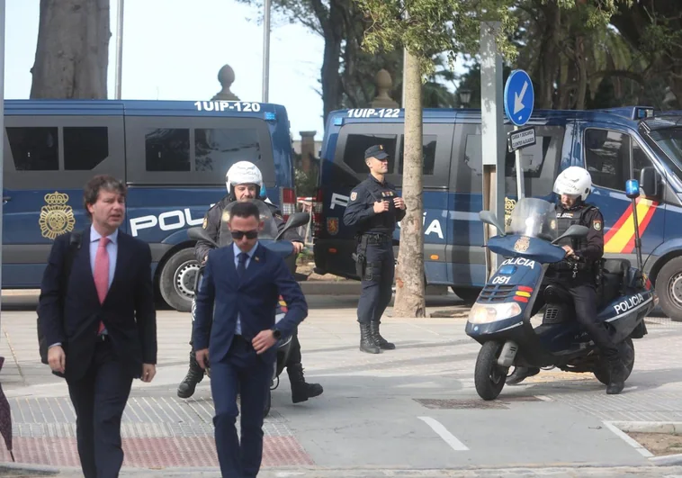 Cádiz, blindada por decenas de policías nacionales