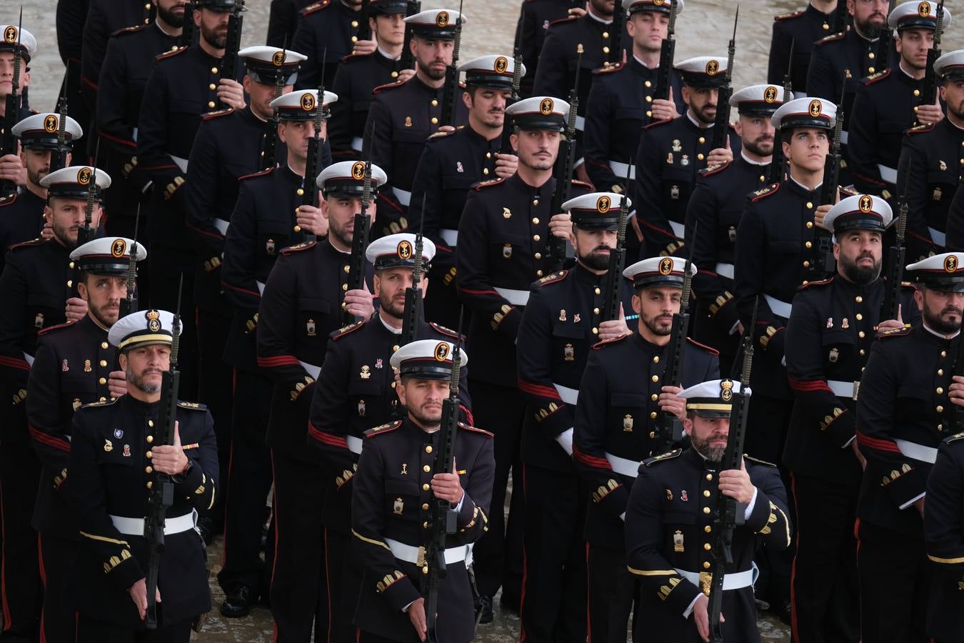 Fotos: las imágenes de la visita del rey Felipe VI al TEAR de San Fernando