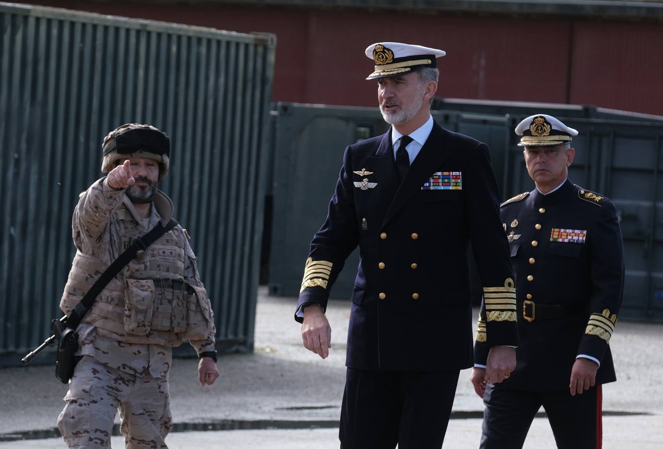 Fotos: las imágenes de la visita del rey Felipe VI al TEAR de San Fernando