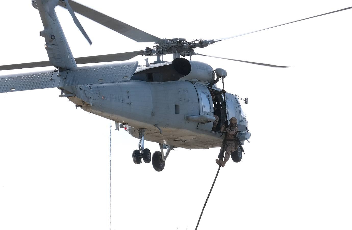 Fotos: las imágenes de la visita del rey Felipe VI al TEAR de San Fernando