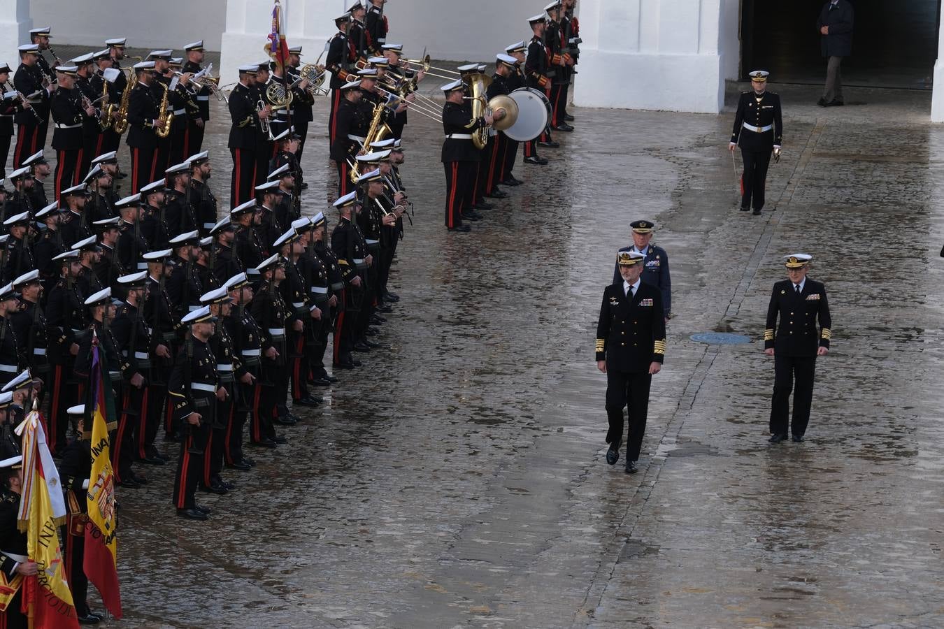 Fotos: las imágenes de la visita del rey Felipe VI al TEAR de San Fernando