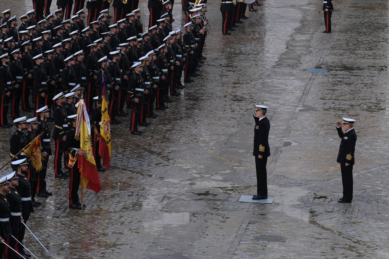 Fotos: las imágenes de la visita del rey Felipe VI al TEAR de San Fernando