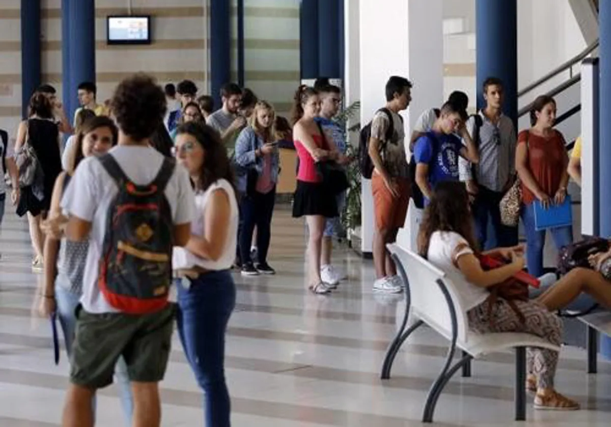 Estos Son Los Alumnos Que Recibirán Una Beca De 2.500 Euros En El Curso ...