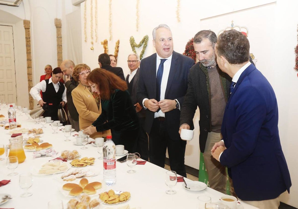 Juan Carlos Ruiz Boix en el desayuno navideño con la prensa en la Diputación de Cádiz.