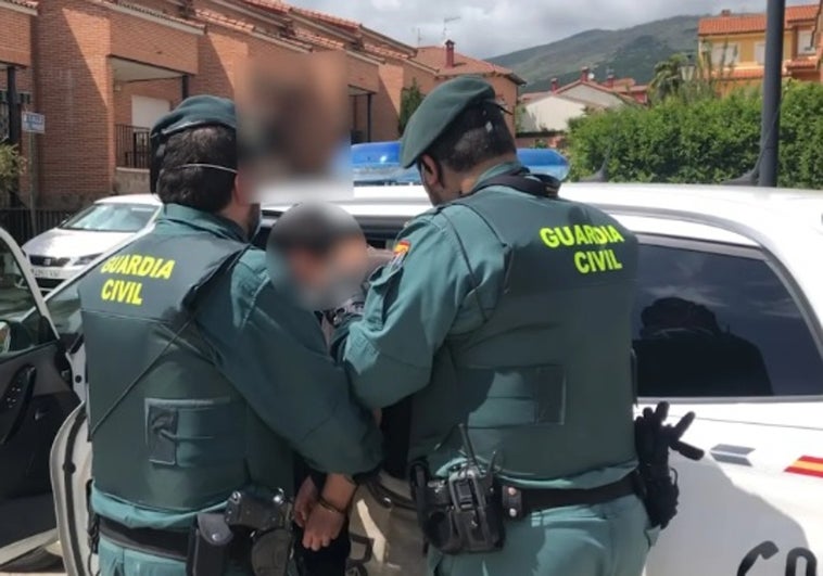 La Guardia Civil se despliega en Chipiona en una operación contra la venta de heroína y cocaína