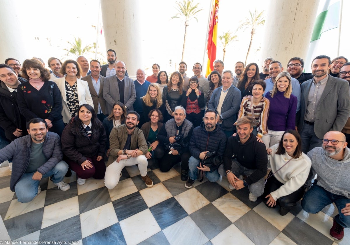 Concejales de la oposición y periodistas en el tradicional desayuno de Navidad del alcalde.