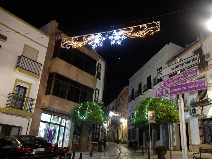 Así brilla Ubrique en Navidad, el pueblo de Cádiz favorito por los lectores