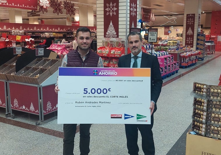 El gaditano Rubén Andrades Martínez recibe un premio de 5.000 euros en vales de 100 euros