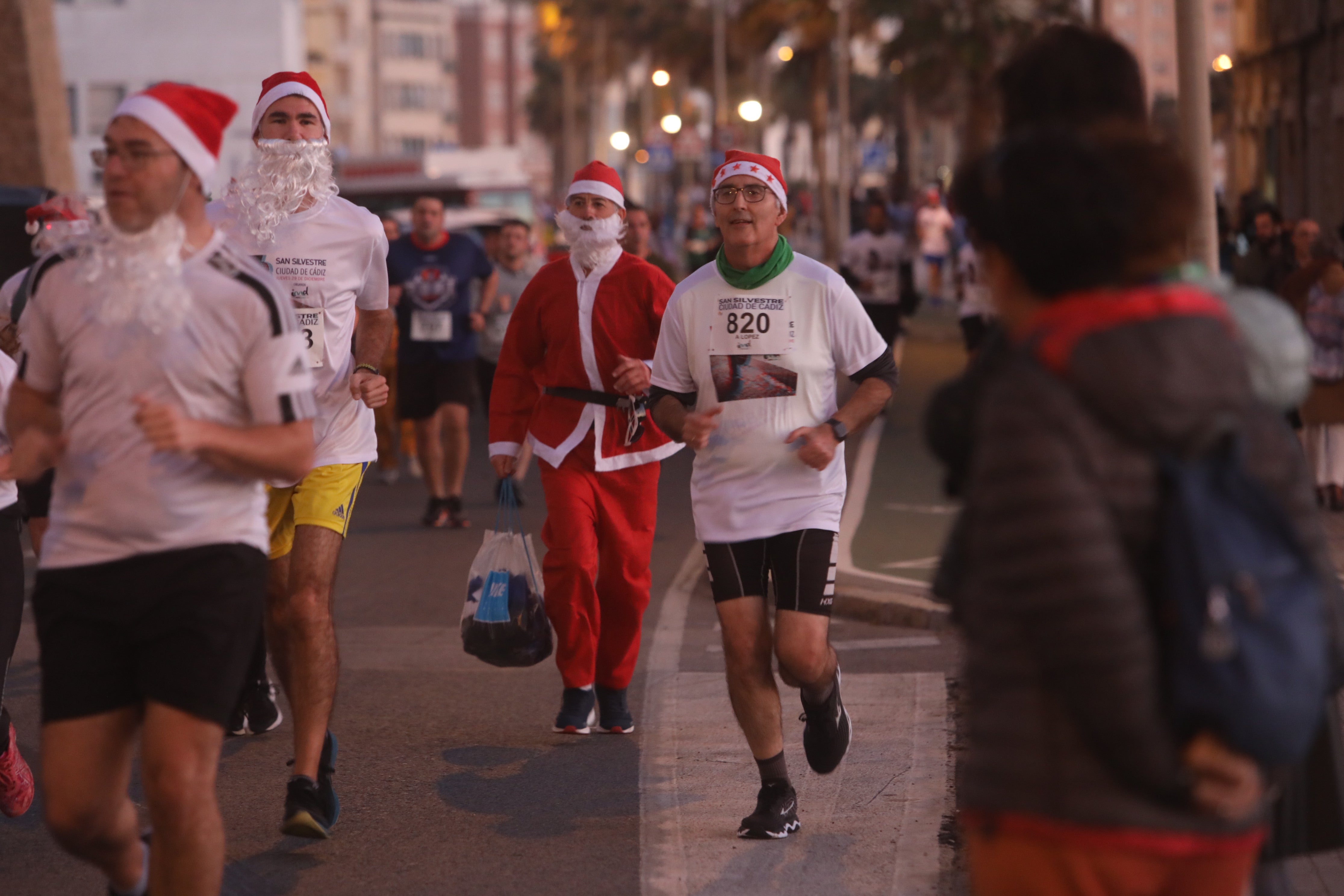 Fotos: Así ha sido la San Silvestre en Cádiz