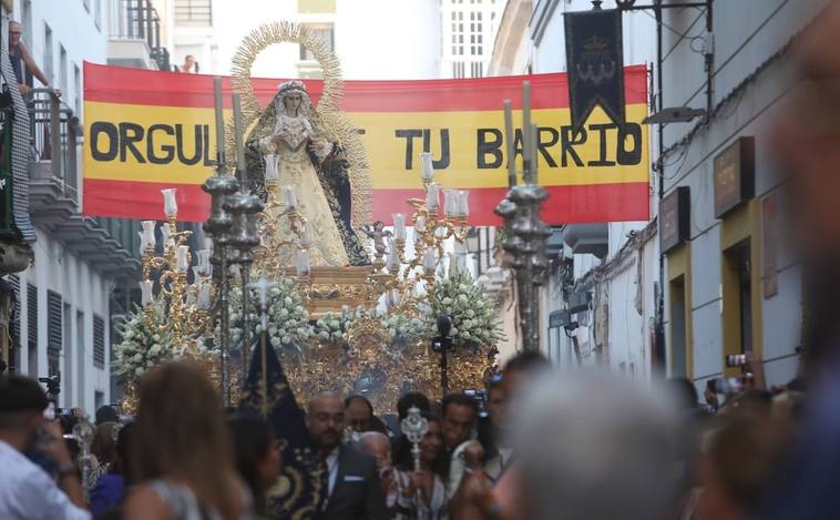 10 de agosto. El barrio de La Viña, y buena parte del sector cofrade gaditano, tuvieron una jornada de júbilo el pasado 10 de agosto en los actos por la coronación de Las Penas, que fue trasladada hasta Santo Domingo.