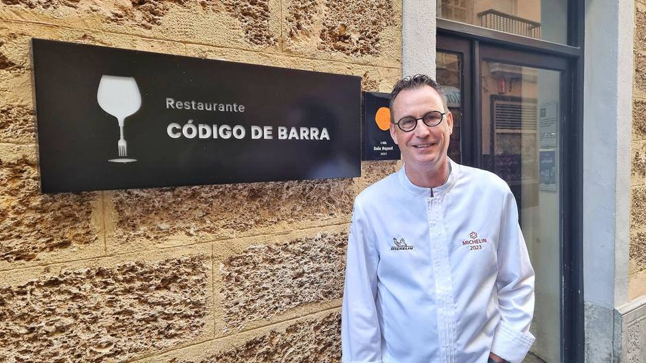 22 de noviembre. Estaba en muchas de las quinielas para este año… y acertaron. El restaurante Código de Barra, liderado por León Griffioen en la cocina y Paqui Márquez en la sala, ya tiene la ansiada estrella Michelin, la primera que llega a la ciudad de Cádiz.