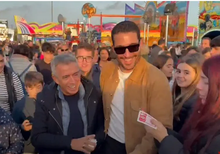 Revuelo en Jerez con la visita de Miguel Ángel Silvestre a la Feria de la Navidad