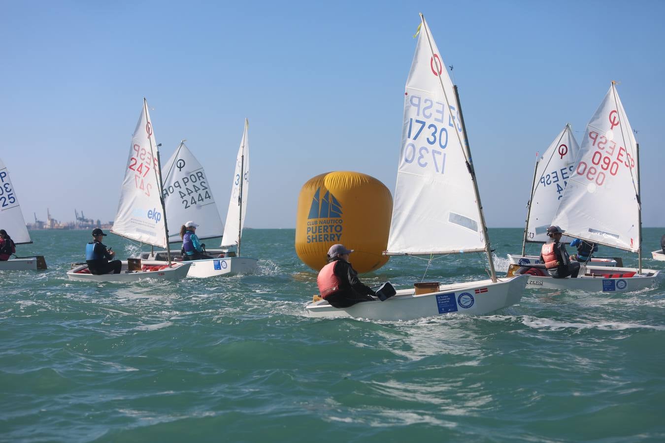 La Excellence Cup de Optimist se despide con honores de la Bahía de Cádiz