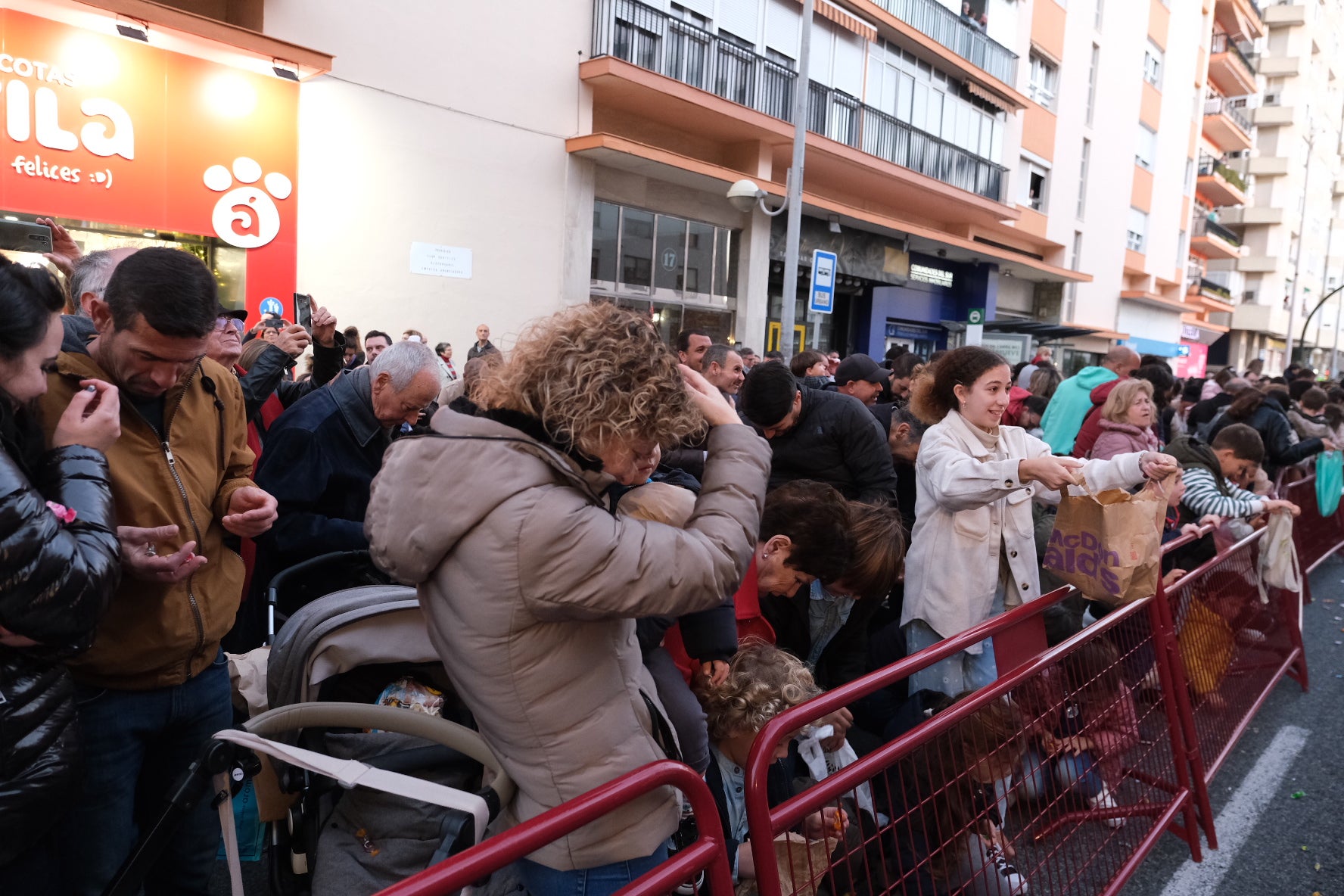Fotos: Búscate en la Cabalgata de Reyes Magos en Cádiz