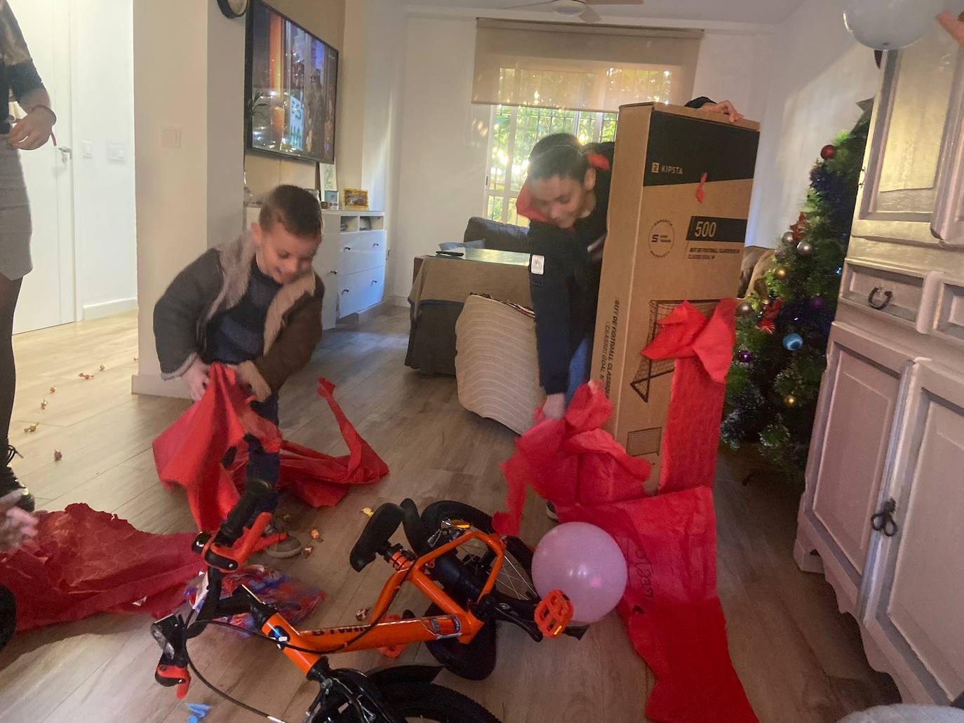 Así ha sido la llegada de los Reyes Magos en los hogares gaditanos