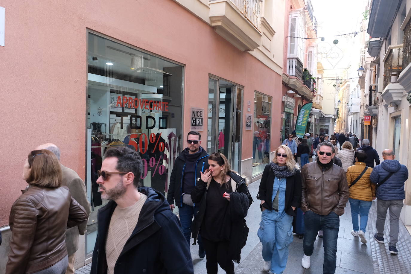 Fotos: Así está siendo la primera jornada de rebajas en Cádiz