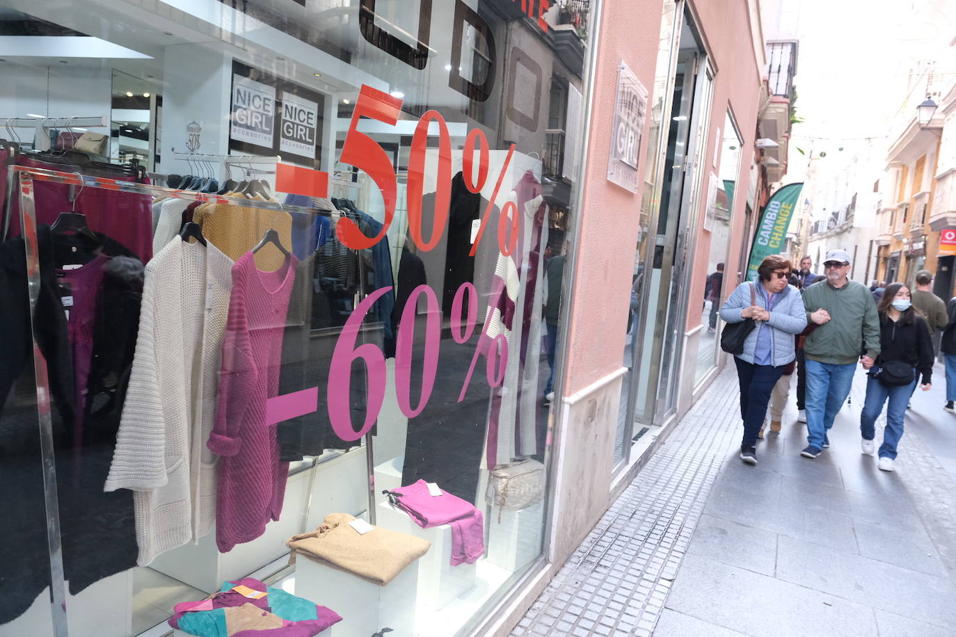 Fotos: Así está siendo la primera jornada de rebajas en Cádiz