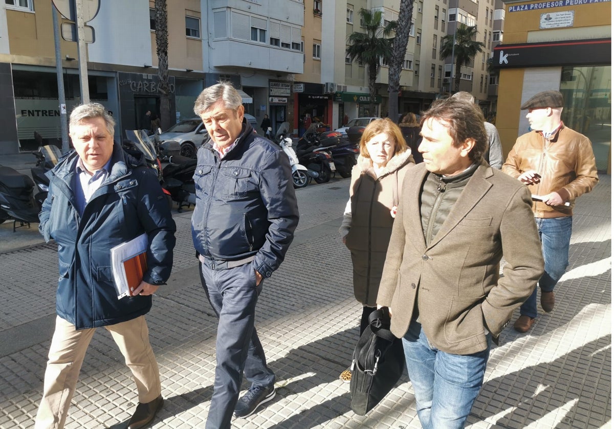 El candidato del PSOE de Cádiz se reunió con representantes vecinales de Segunda Aguada.