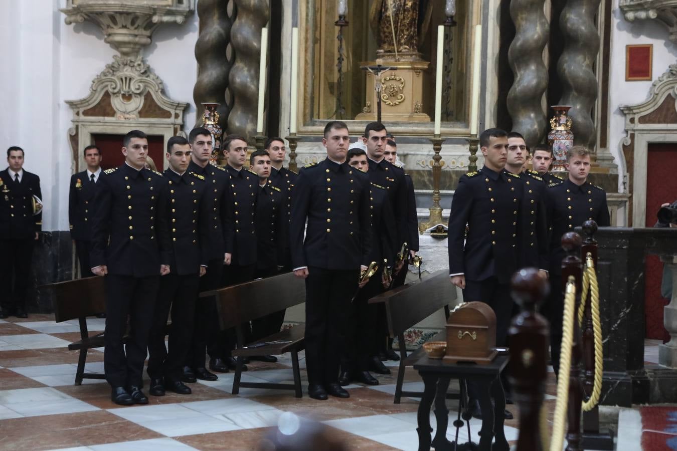 Fotos: La emocionante salida del buque Juan Sebastián de Elcano desde Cádiz