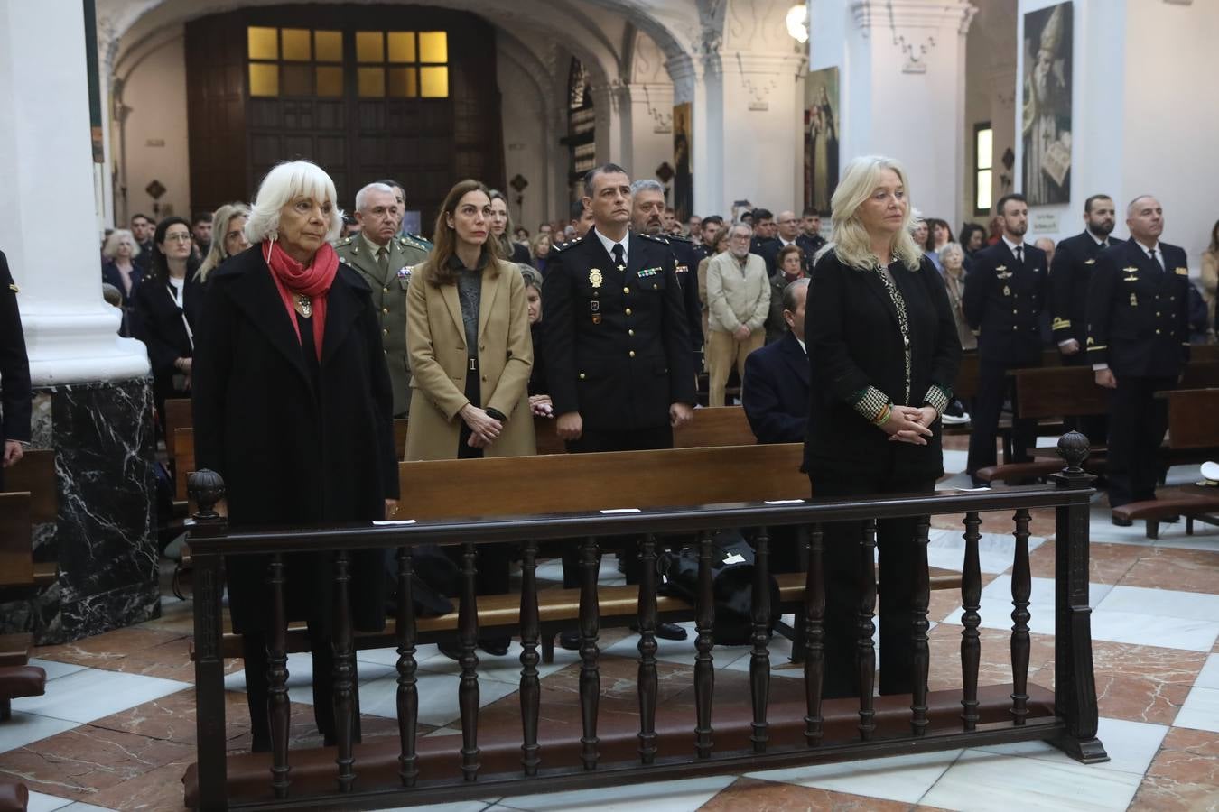 Fotos: La emocionante salida del buque Juan Sebastián de Elcano desde Cádiz