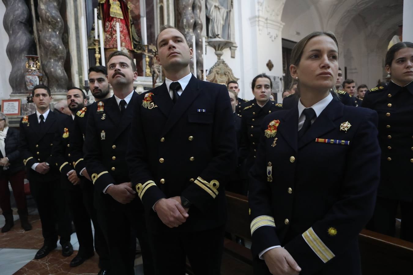 Fotos: La emocionante salida del buque Juan Sebastián de Elcano desde Cádiz