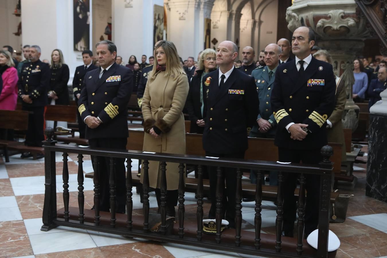 Fotos: La emocionante salida del buque Juan Sebastián de Elcano desde Cádiz