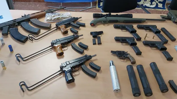 Armas incautadas por la Policía que estaban escondidas en una casa de Chipiona.