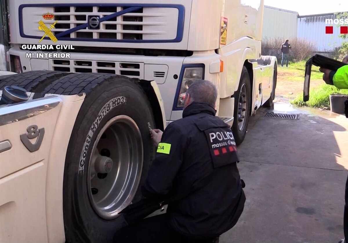 Detenido en Algeciras un empresario que obligaba a sus camioneros a conducir más horas de las legales