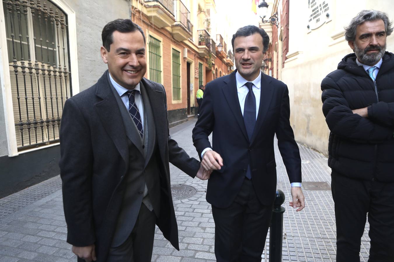 Fotos: Feijóo pasea por las calles de Cádiz junto a Bruno García, candidato del PP por Cádiz