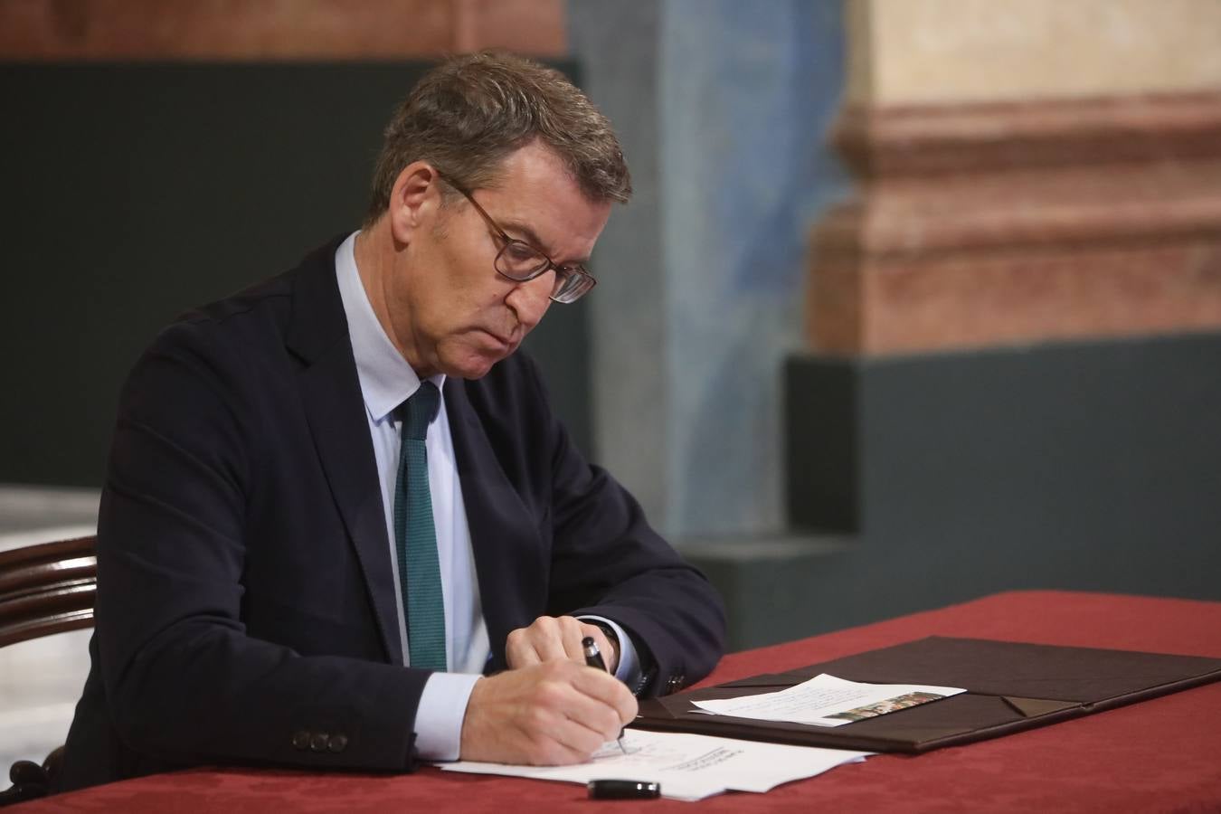 Fotos: Feijóo pasea por las calles de Cádiz junto a Bruno García, candidato del PP por Cádiz