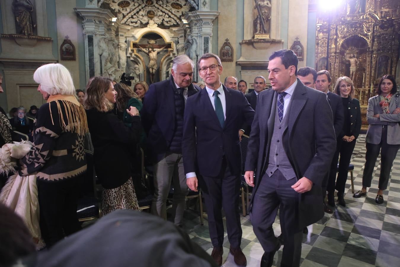 Fotos: Feijóo pasea por las calles de Cádiz junto a Bruno García, candidato del PP por Cádiz